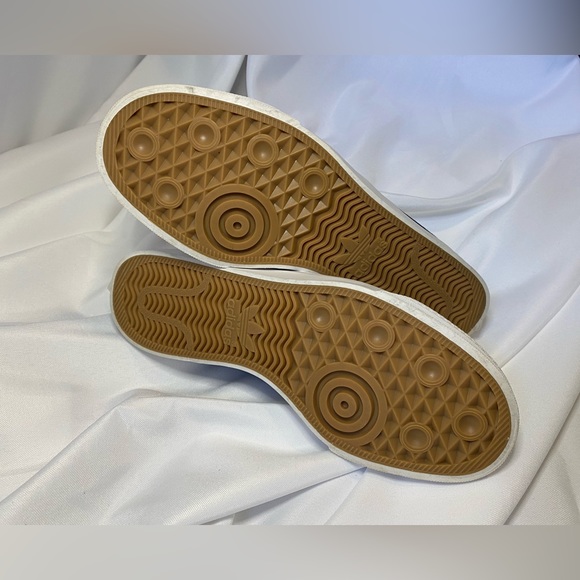 Adidas slip-on canvas shoes - Picture 7 of 8